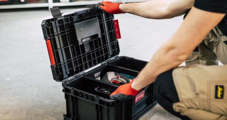 Caja de herramientas portátil organizada para uso profesional y doméstico