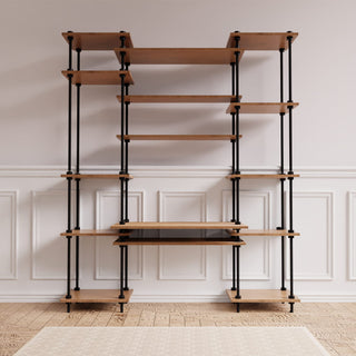 DecoSeries Schreibtisch mit zwei Standard-Metallregalen und Holzablagen