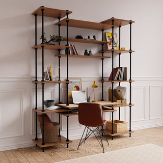 Moderner DecoSeries Schreibtisch mit zwei kleinen Standardregalen und Dekoration