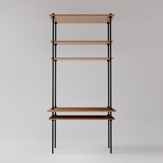 Vorderansicht des DecoSeries Schreibtischregals aus Metall mit klarer Struktur