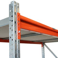 Detailansicht eines Longspan Metallregals mit DTD-Platten, 3 Ebenen
