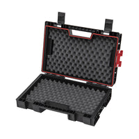 Kufor Qbrick System Pro otvorený s usporiadaným vnútorným priestorom.