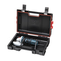 Otváraný kufr Qbrick System Pro s uprataným náradím v rôznych priehradkách.