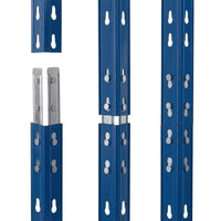Detailaufnahme eines blauen und orangefarbenen Rivet Pro Metallregals