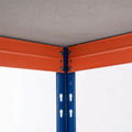 Nahaufnahme eines blauen und orangefarbenen Rivet Pro Metallregals